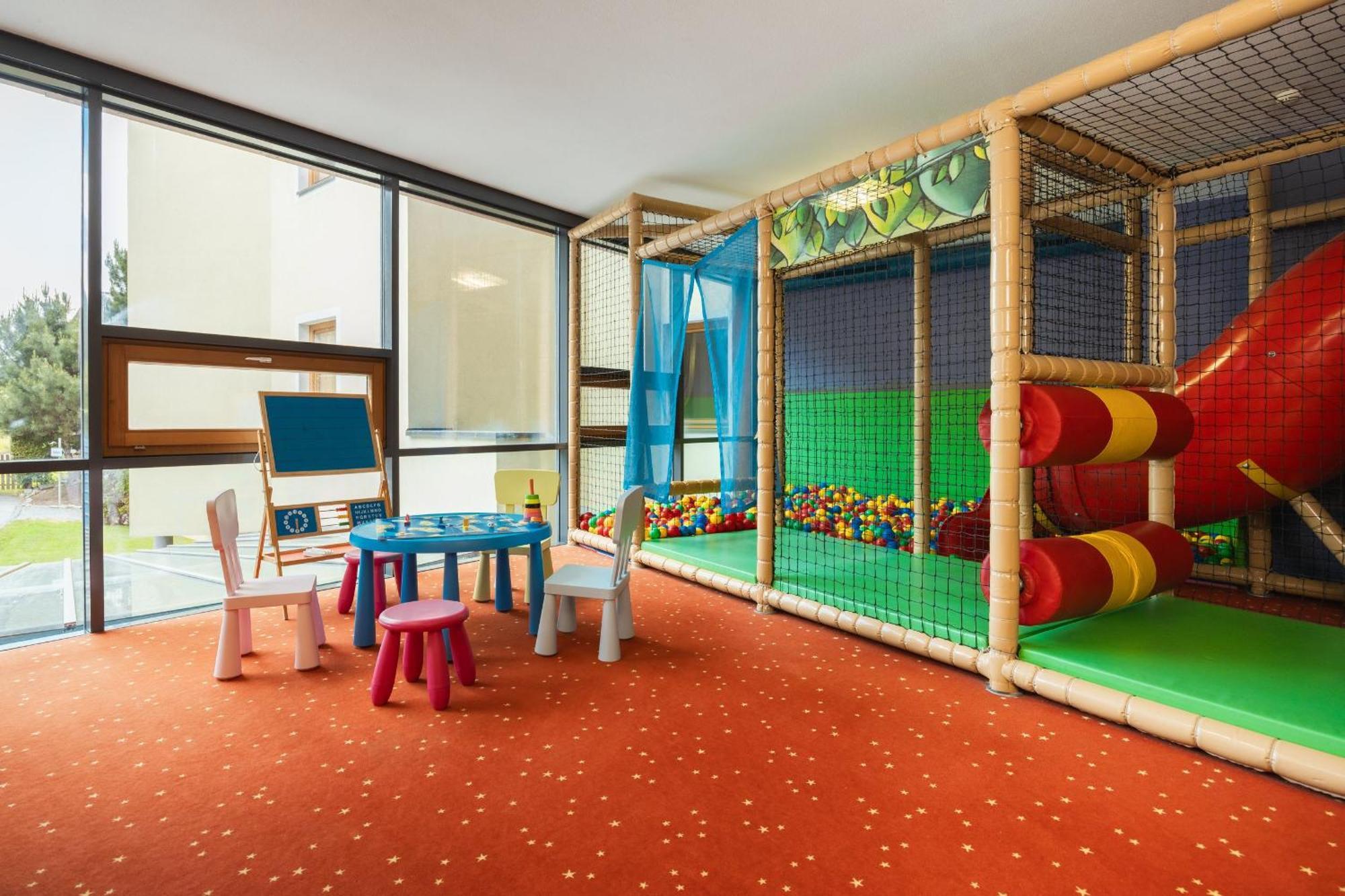 Neueroeffnung Miaflor Familien- & Aktivresort Ried im Oberinntal Exteriér fotografie