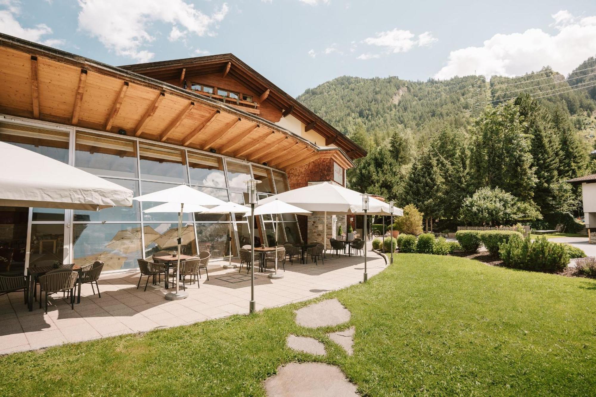 Neueroeffnung Miaflor Familien- & Aktivresort Ried im Oberinntal Exteriér fotografie