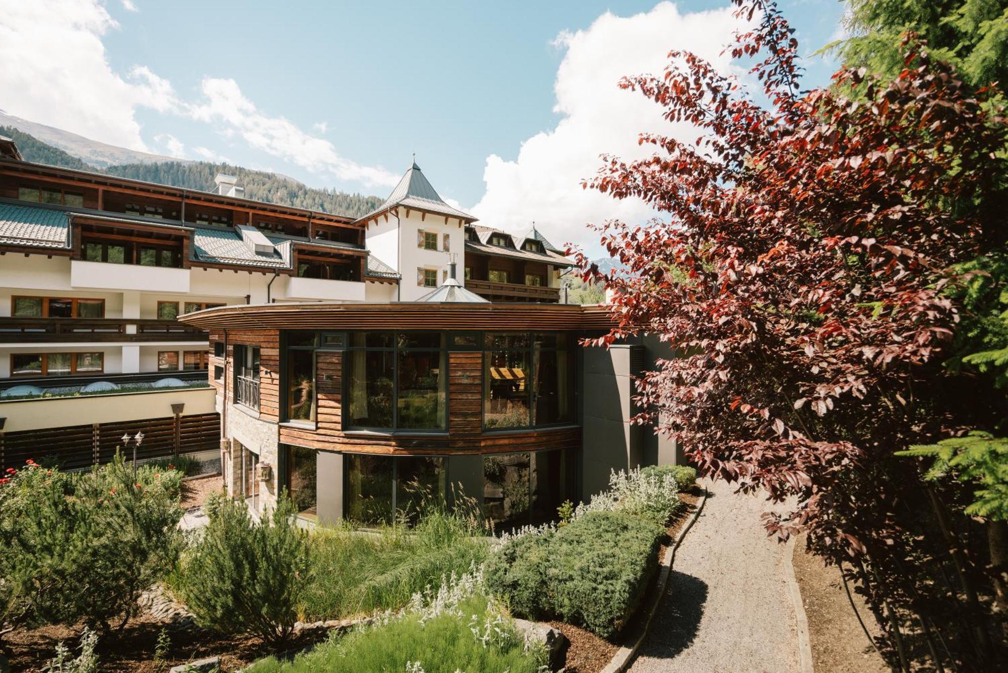 Neueroeffnung Miaflor Familien- & Aktivresort Ried im Oberinntal Exteriér fotografie